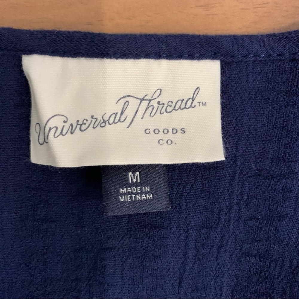 Universal Thread top - Picture 2 of 3